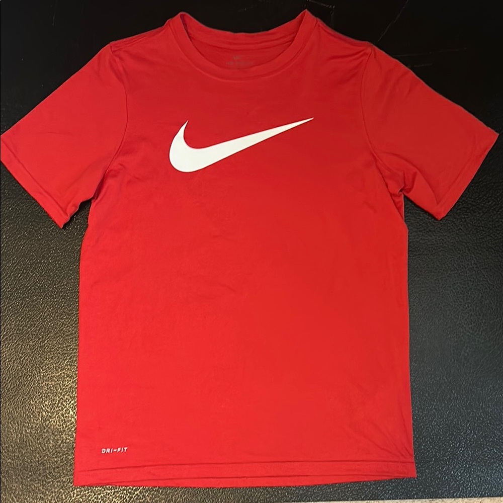 Boy’s Nike Red Short Sleeve Tee | Size L